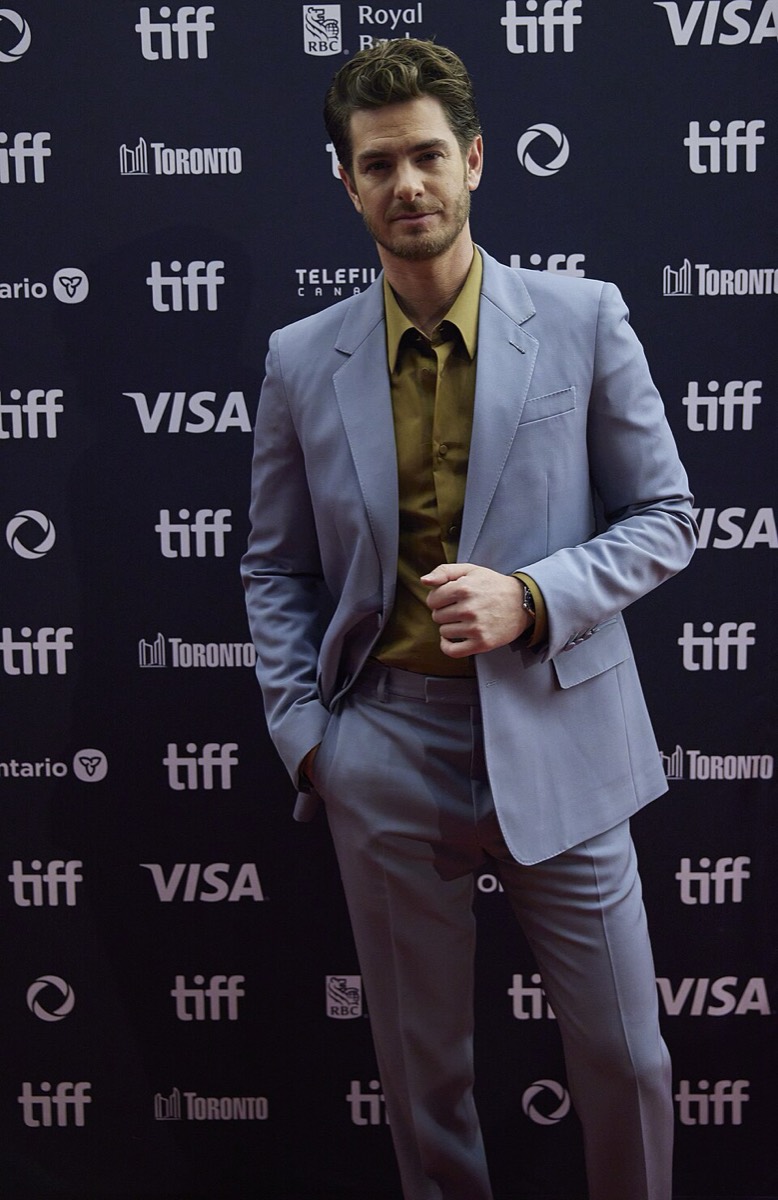 Andrew Garfield: Lavender suit and olive shirt