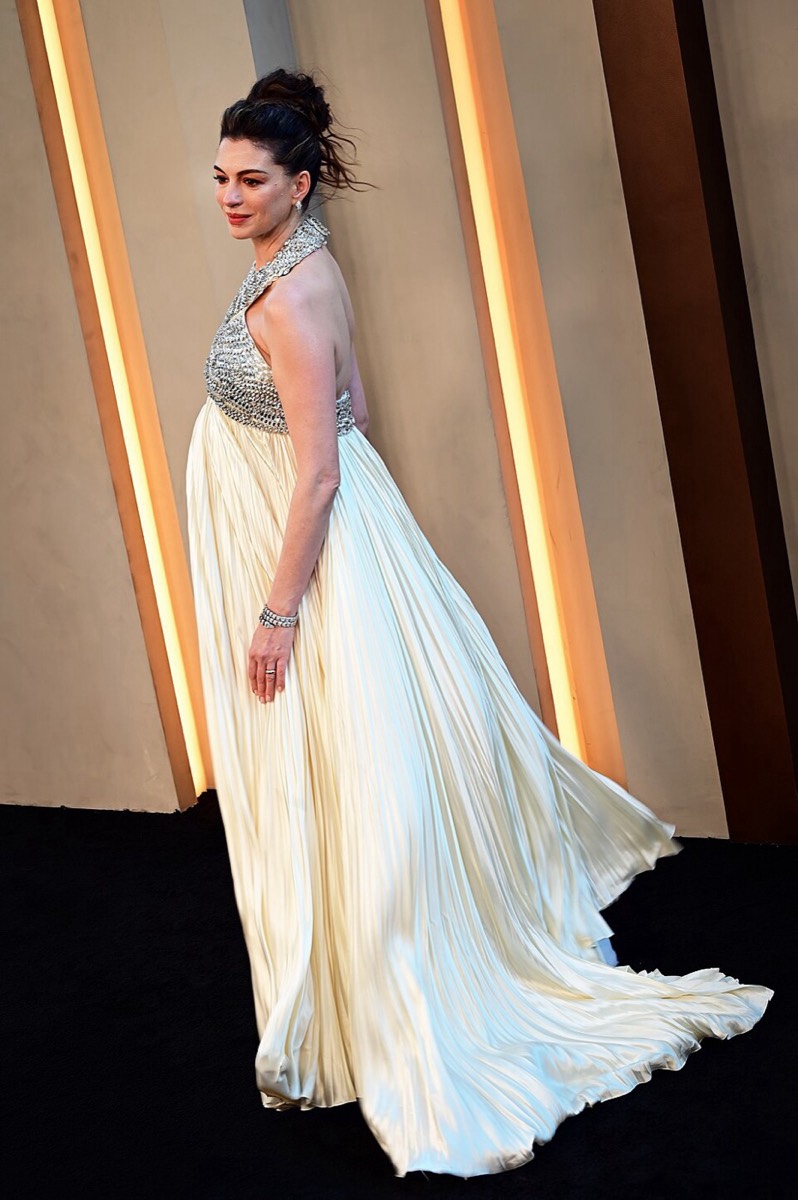 Anne Hathaway: Embellished halter gown