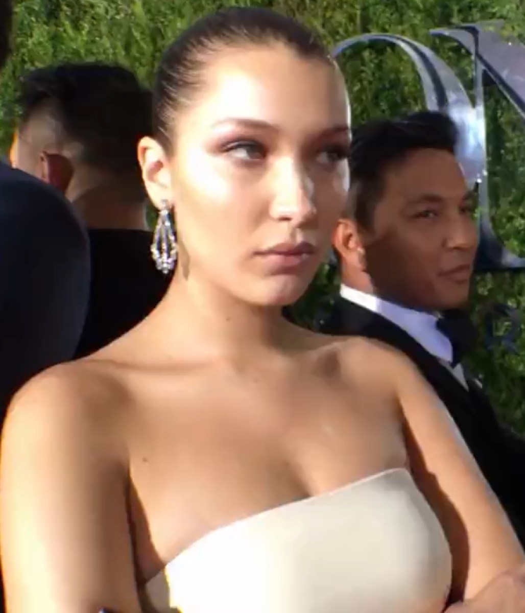Bella Hadid: White strapless dress