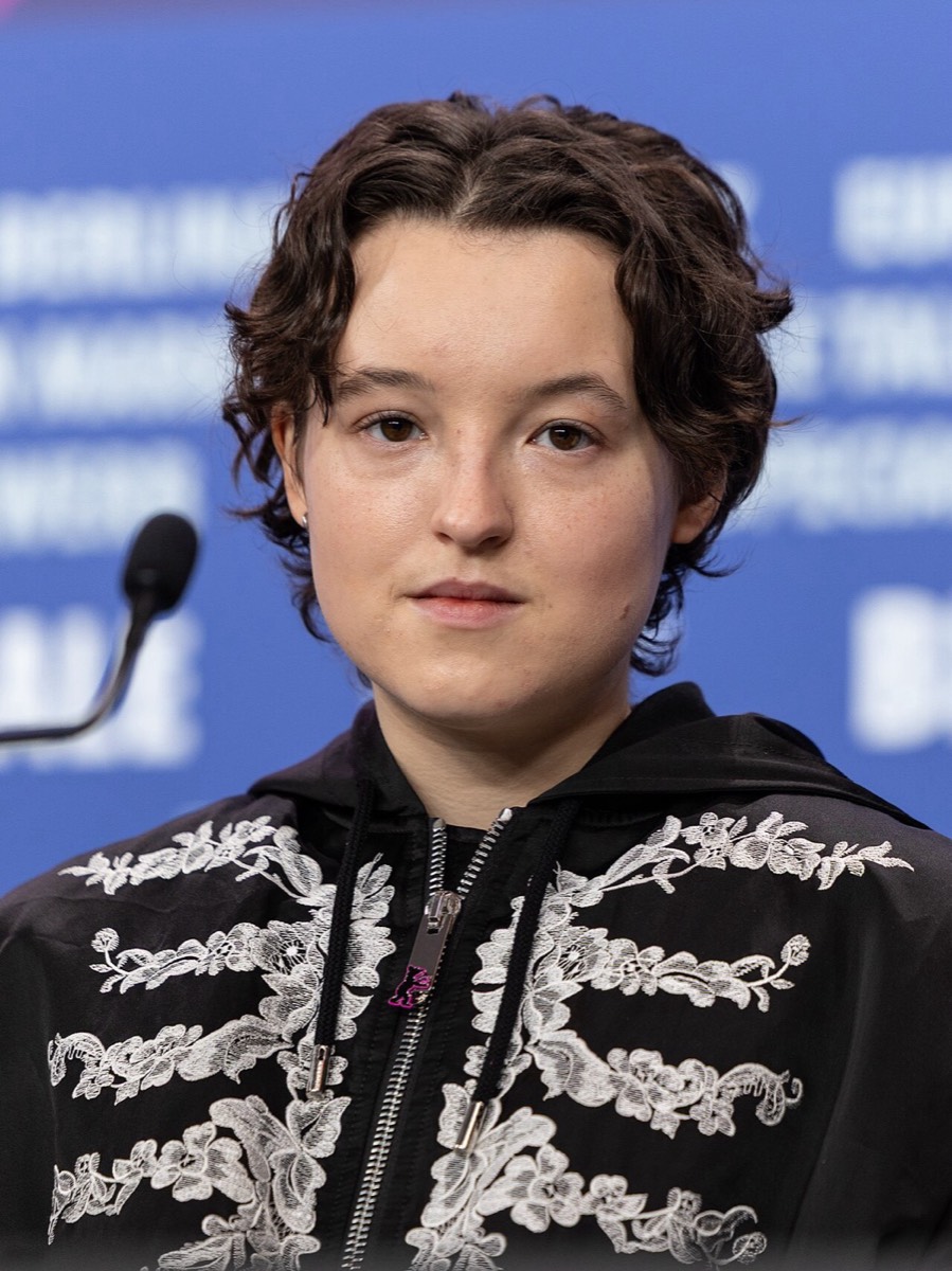 Bella Ramsey: Embroidered black jacket