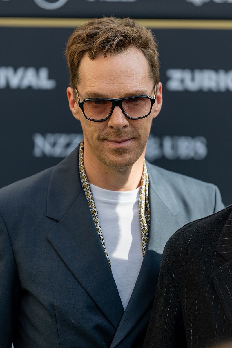 Benedict Cumberbatch: Grey jacket and white tee