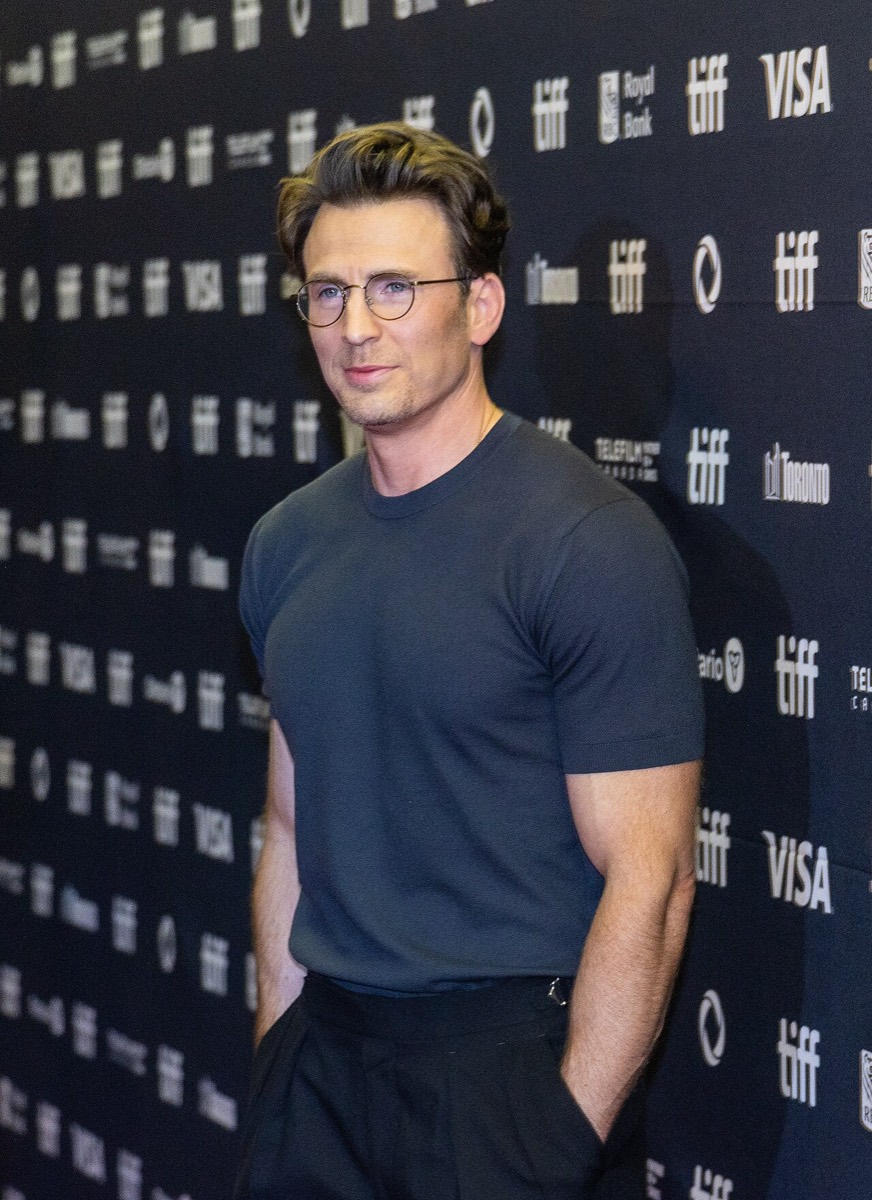 Chris Evans: Navy tee and round glasses