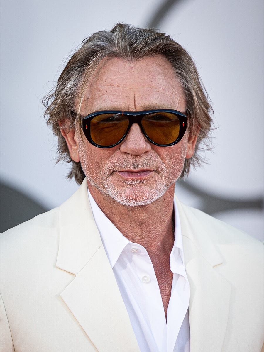 Daniel Craig: Cream suit and amber sunglasses