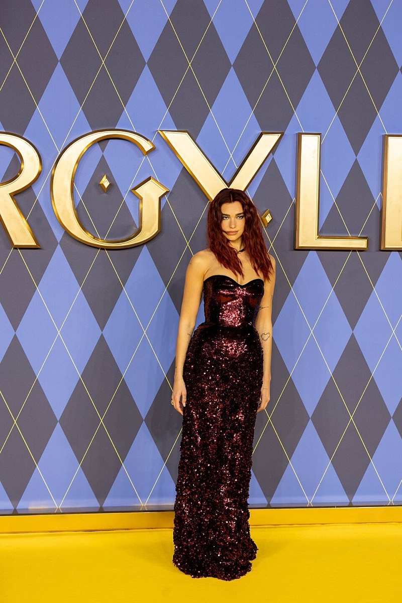 Dua Lipa: Black sequin gown