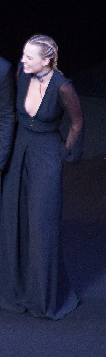 Margot Robbie: Navy plunge gown and choker