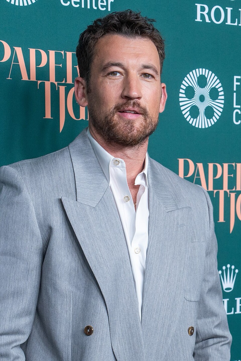 Miles Teller: Light grey double-breasted suit