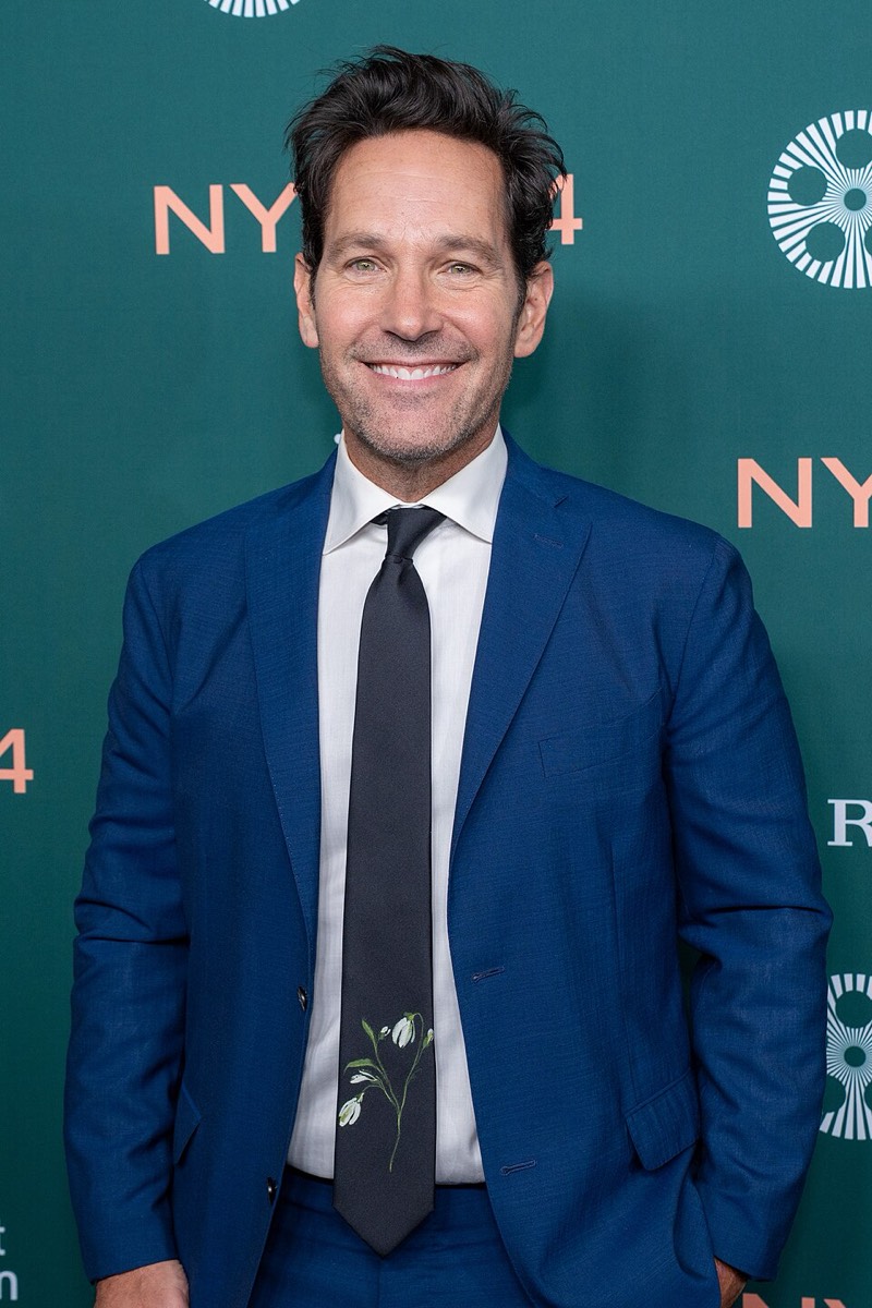 Paul Rudd: Blue suit and tie
