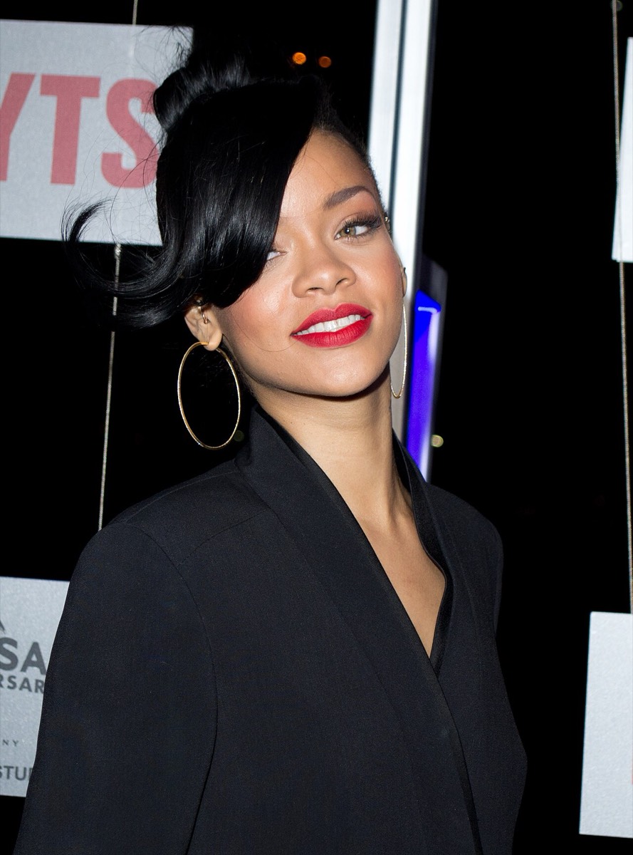 Rihanna: Black blazer and hoops
