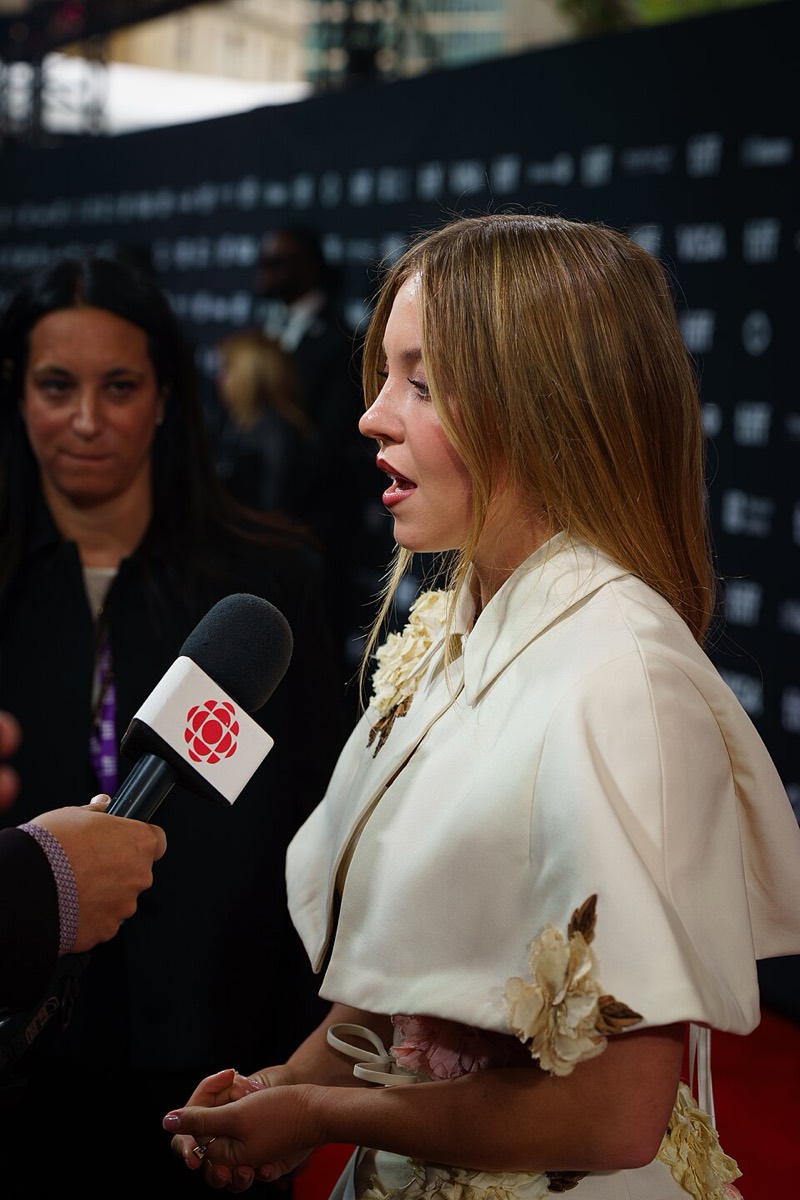 Sydney Sweeney: Cream cape jacket with flowers